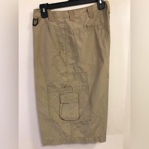 Khaki shorts 🩳 32W